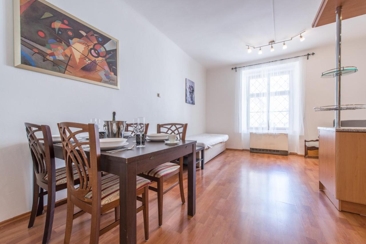 Prague Locals Monastery Apartments エクステリア 写真