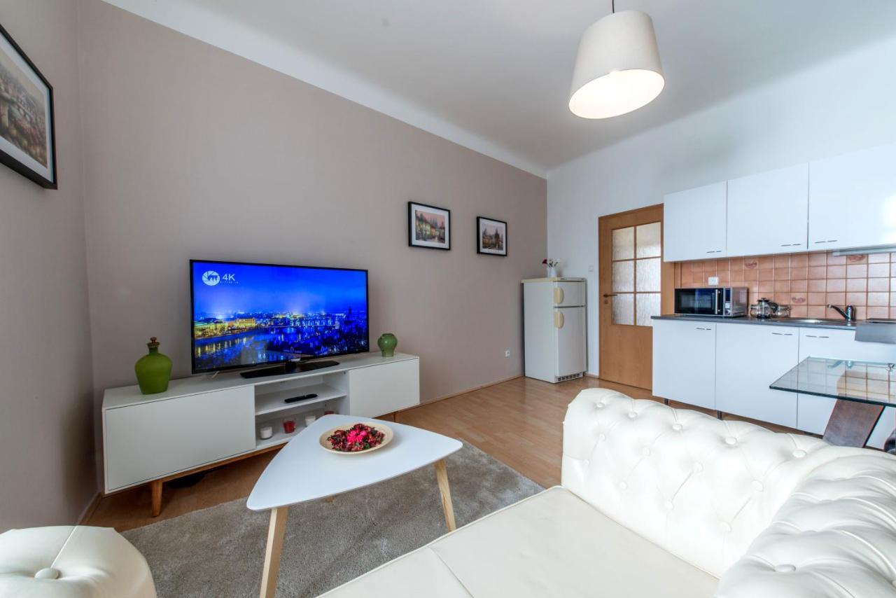 Prague Locals Monastery Apartments エクステリア 写真