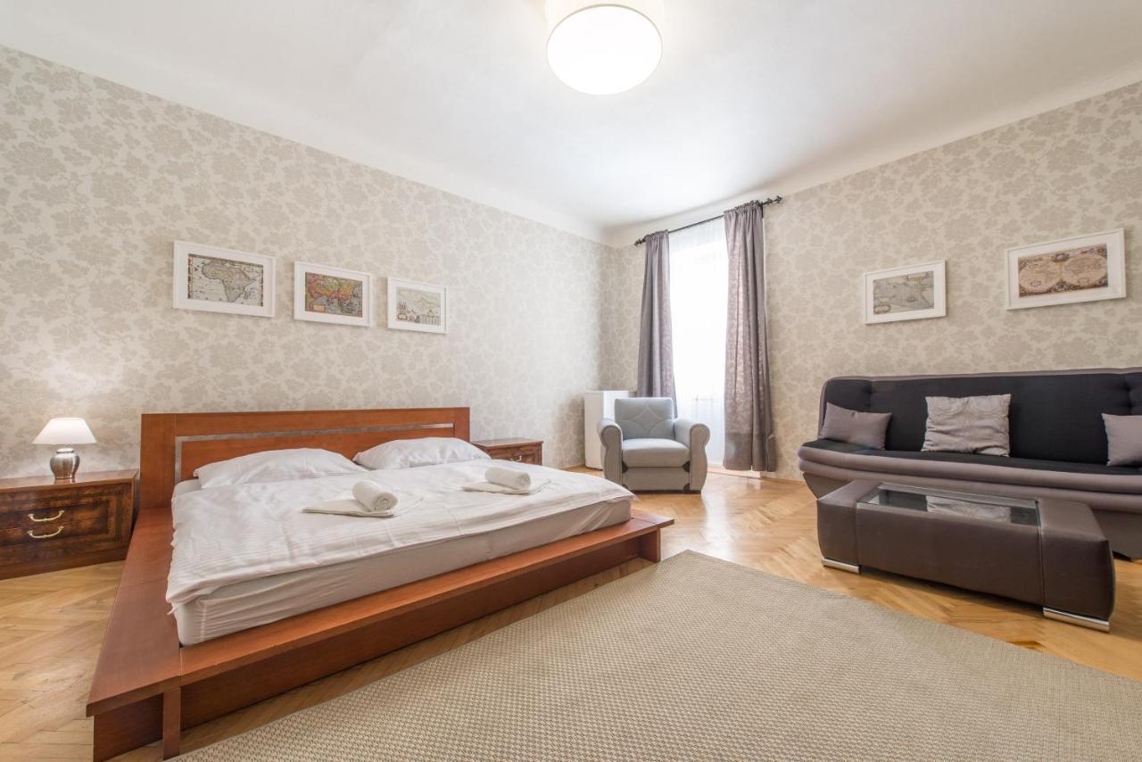Prague Locals Monastery Apartments エクステリア 写真