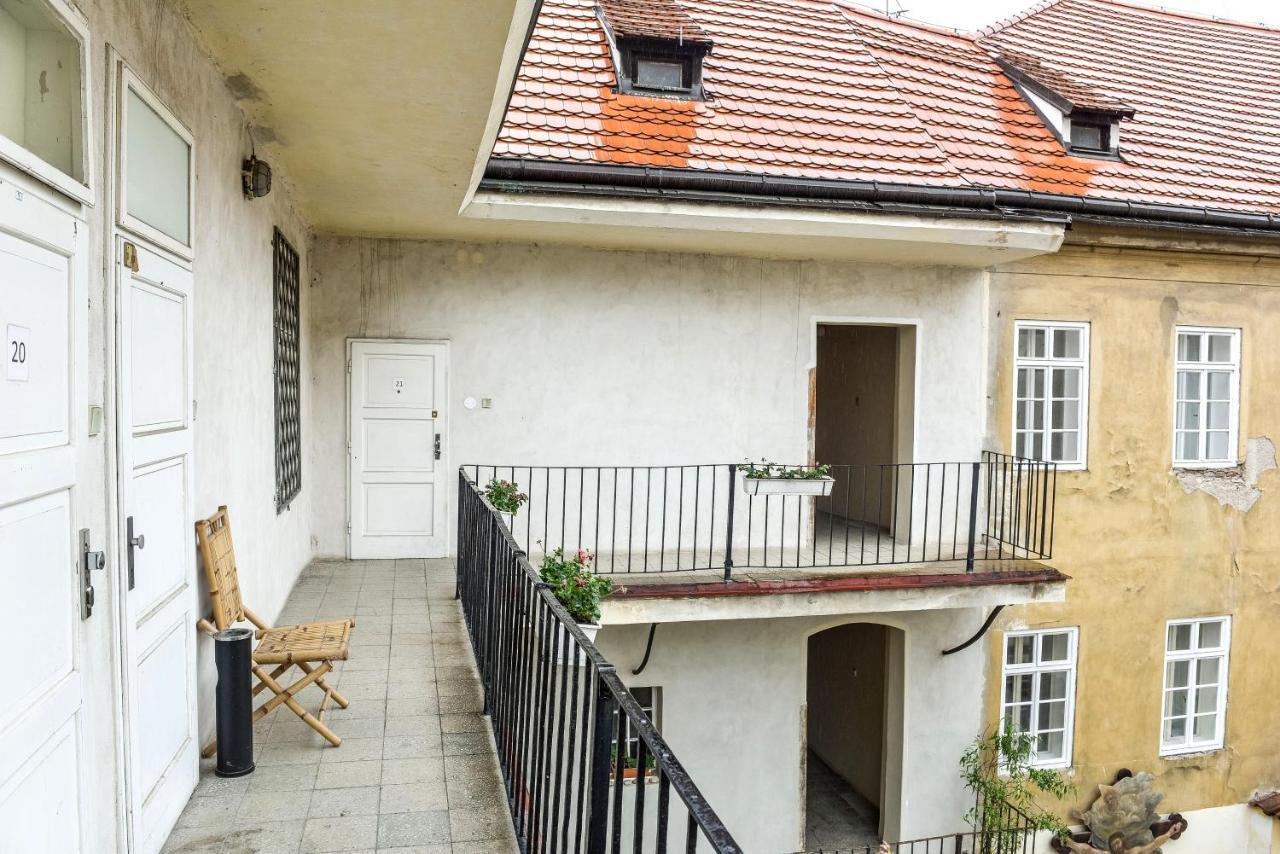 Prague Locals Monastery Apartments エクステリア 写真