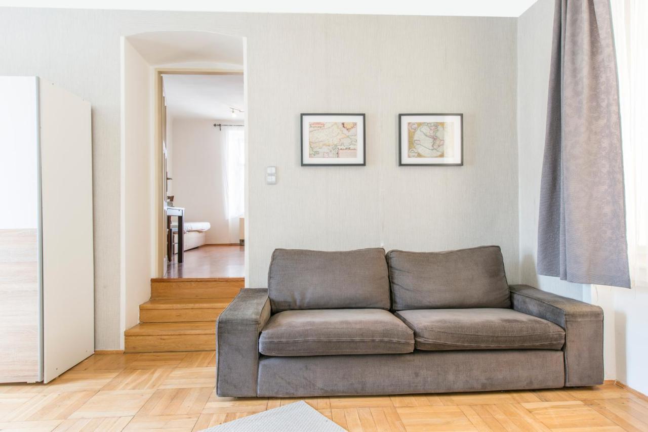 Prague Locals Monastery Apartments エクステリア 写真