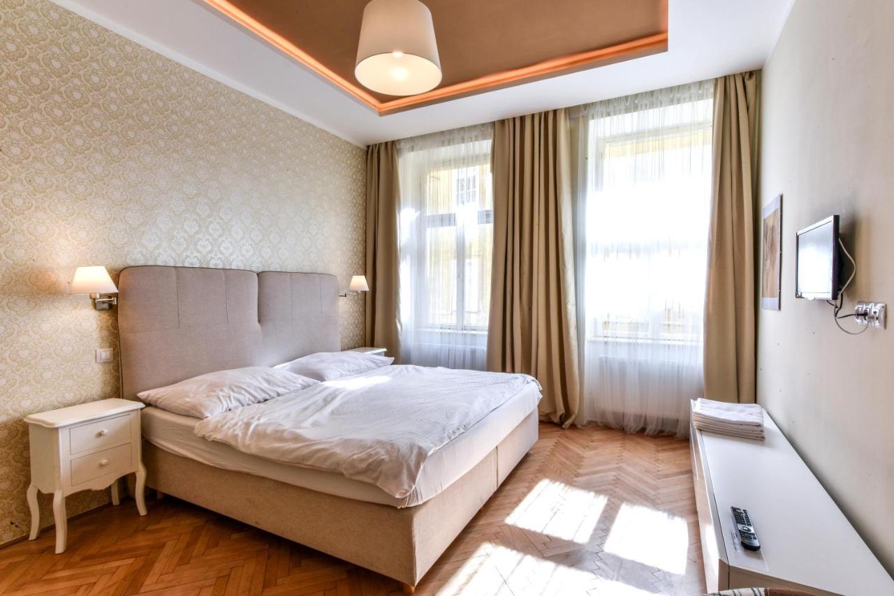 Prague Locals Monastery Apartments エクステリア 写真