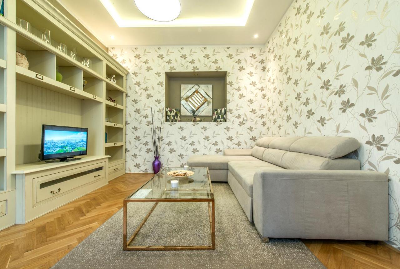 Prague Locals Monastery Apartments エクステリア 写真