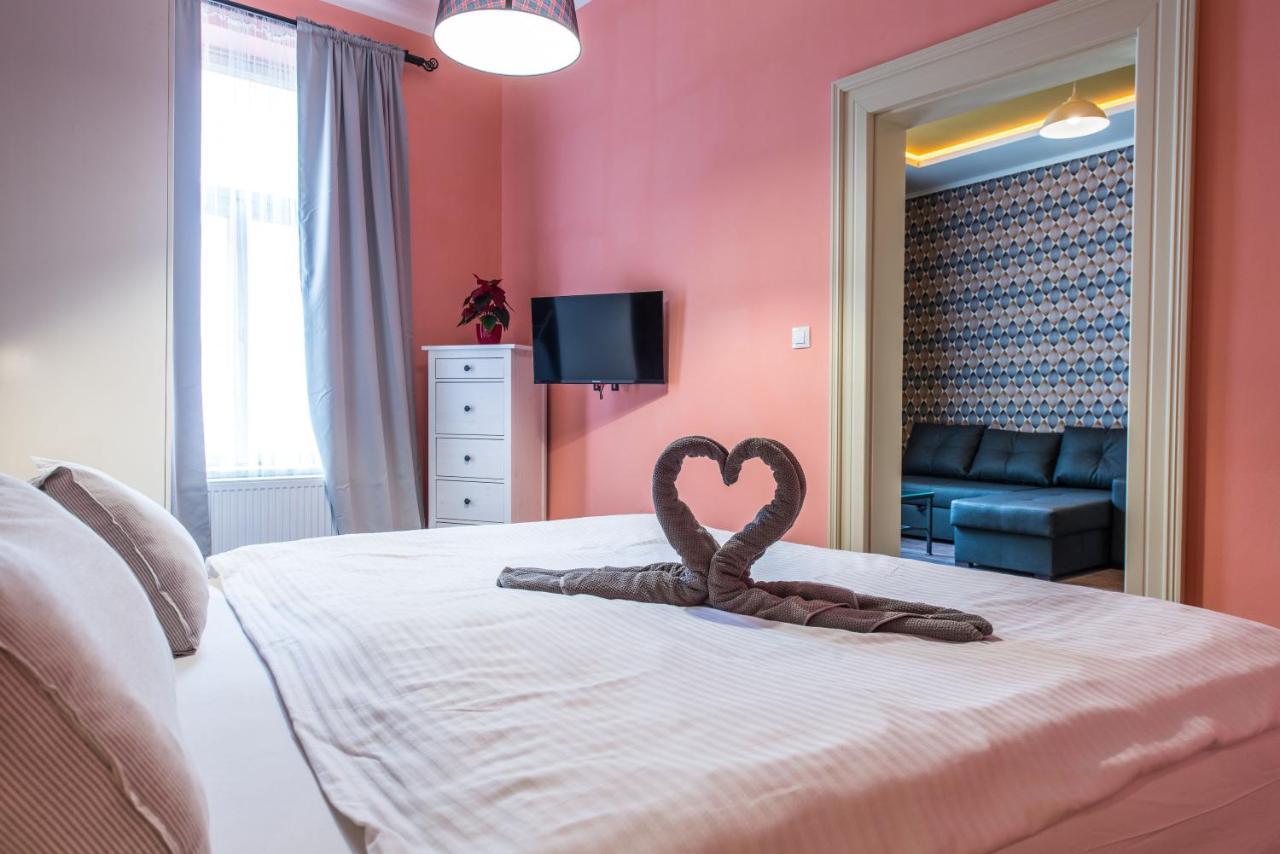 Prague Locals Monastery Apartments エクステリア 写真