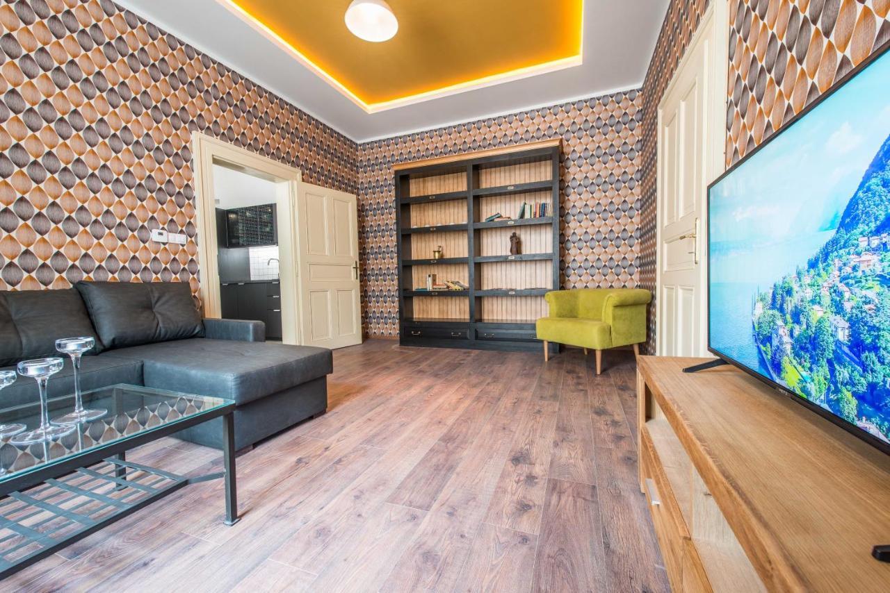 Prague Locals Monastery Apartments エクステリア 写真