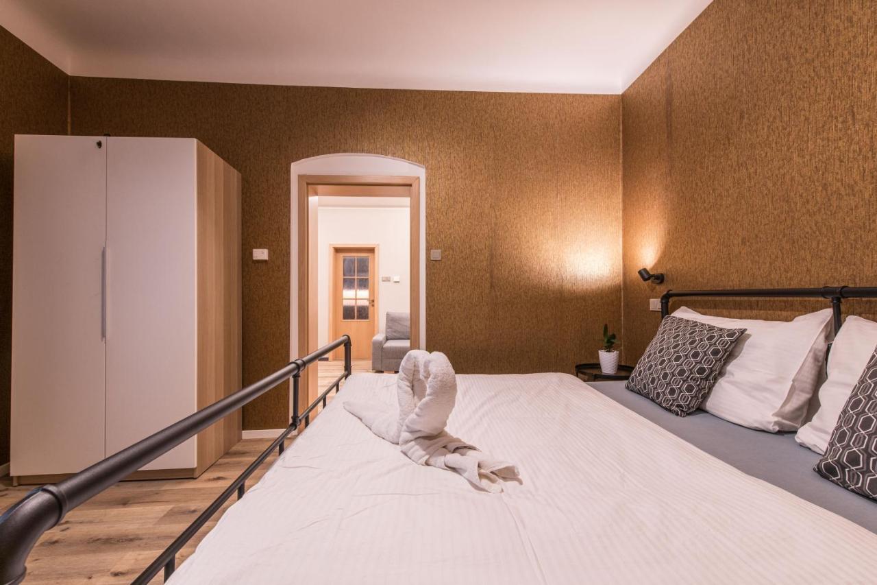 Prague Locals Monastery Apartments エクステリア 写真