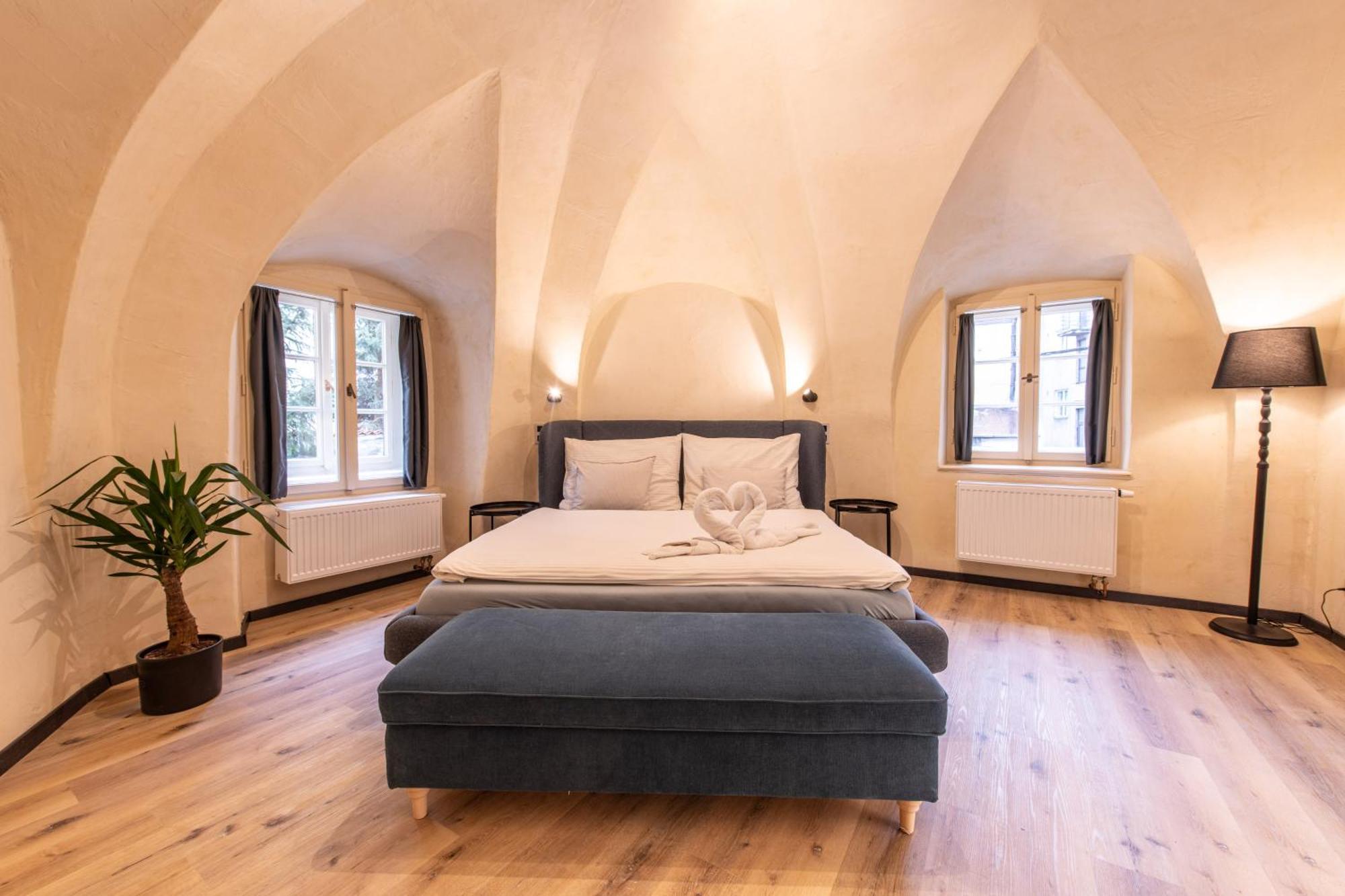 Prague Locals Monastery Apartments エクステリア 写真