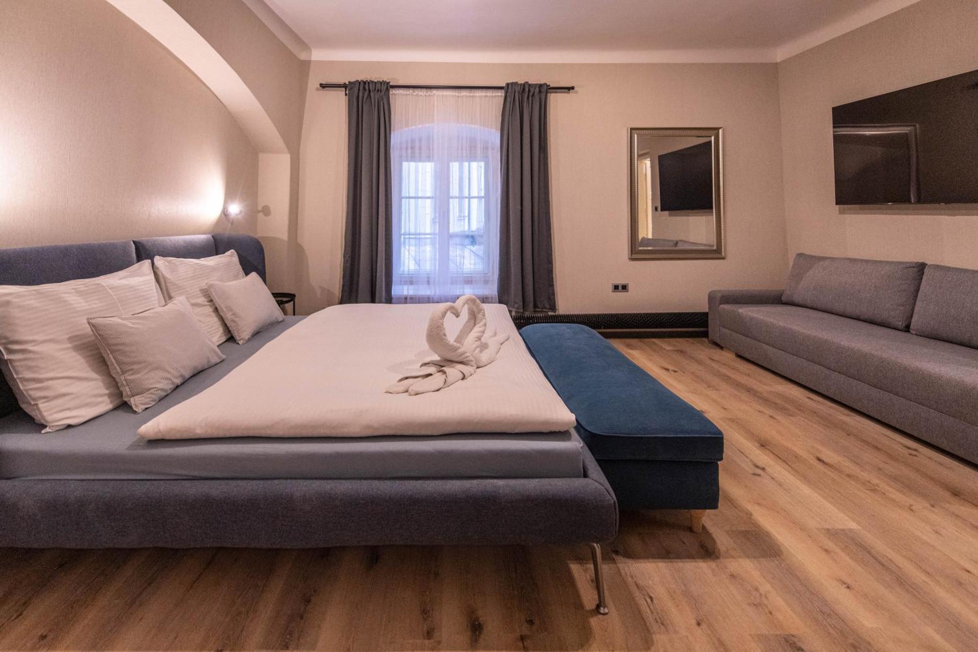 Prague Locals Monastery Apartments エクステリア 写真