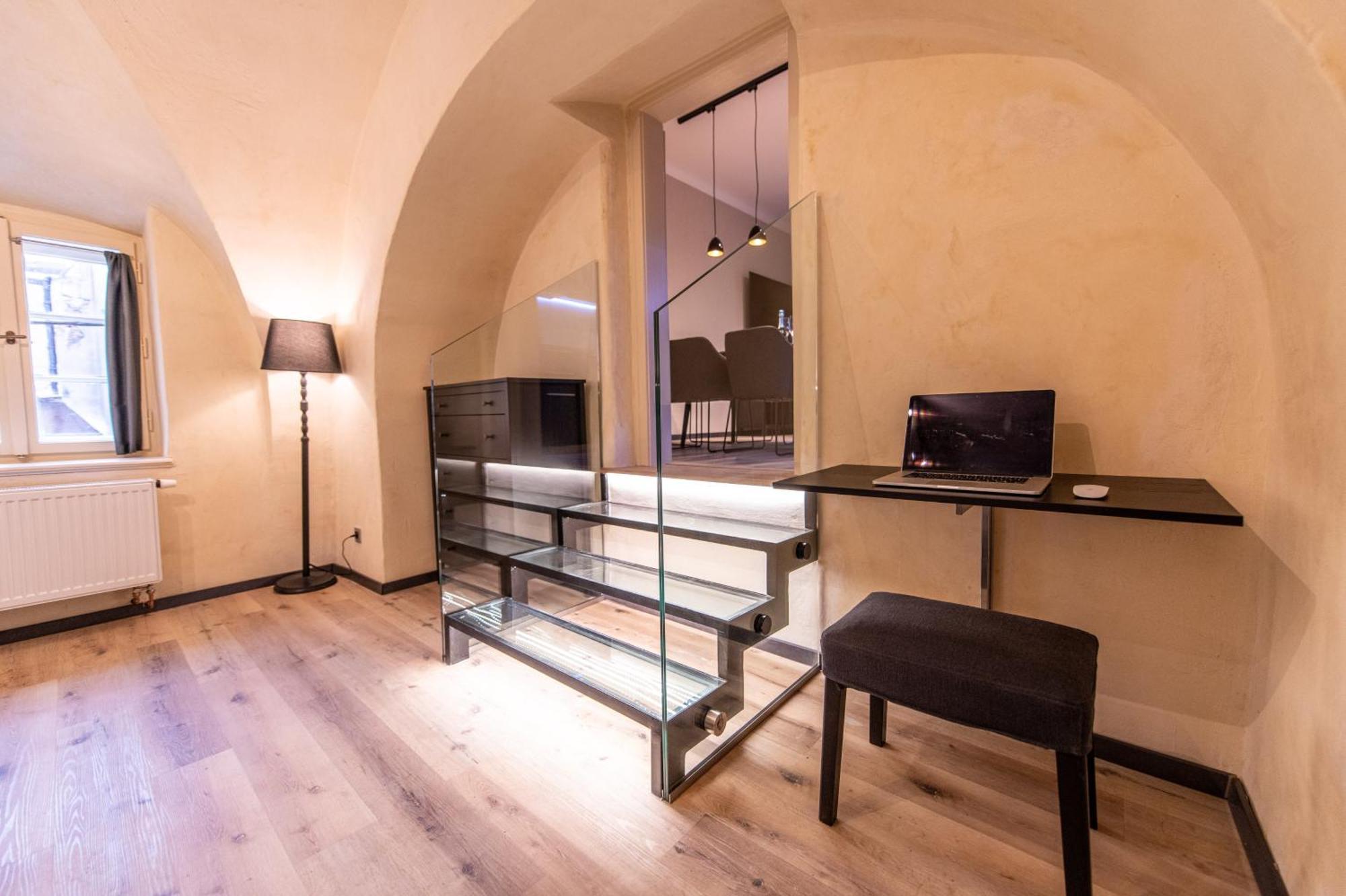 Prague Locals Monastery Apartments エクステリア 写真