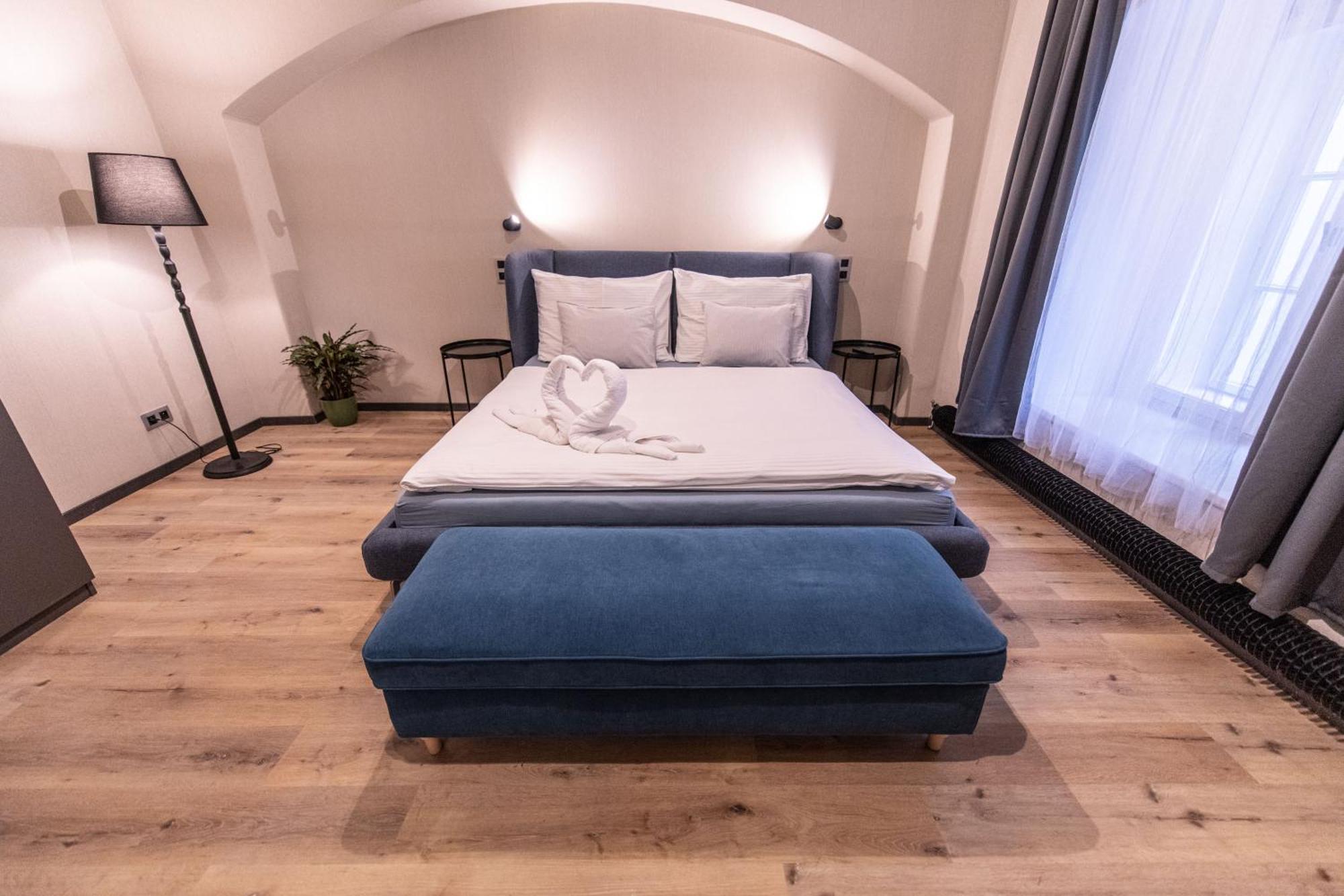 Prague Locals Monastery Apartments エクステリア 写真