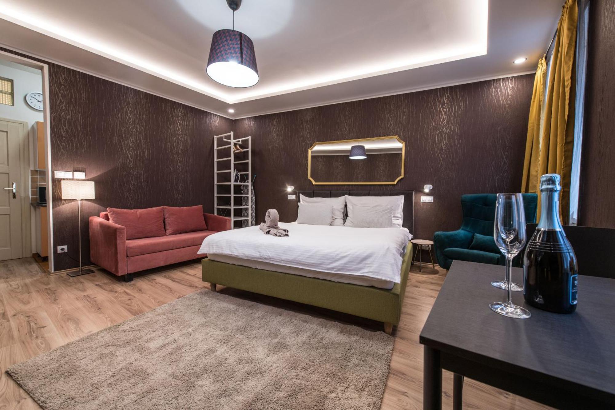 Prague Locals Monastery Apartments エクステリア 写真