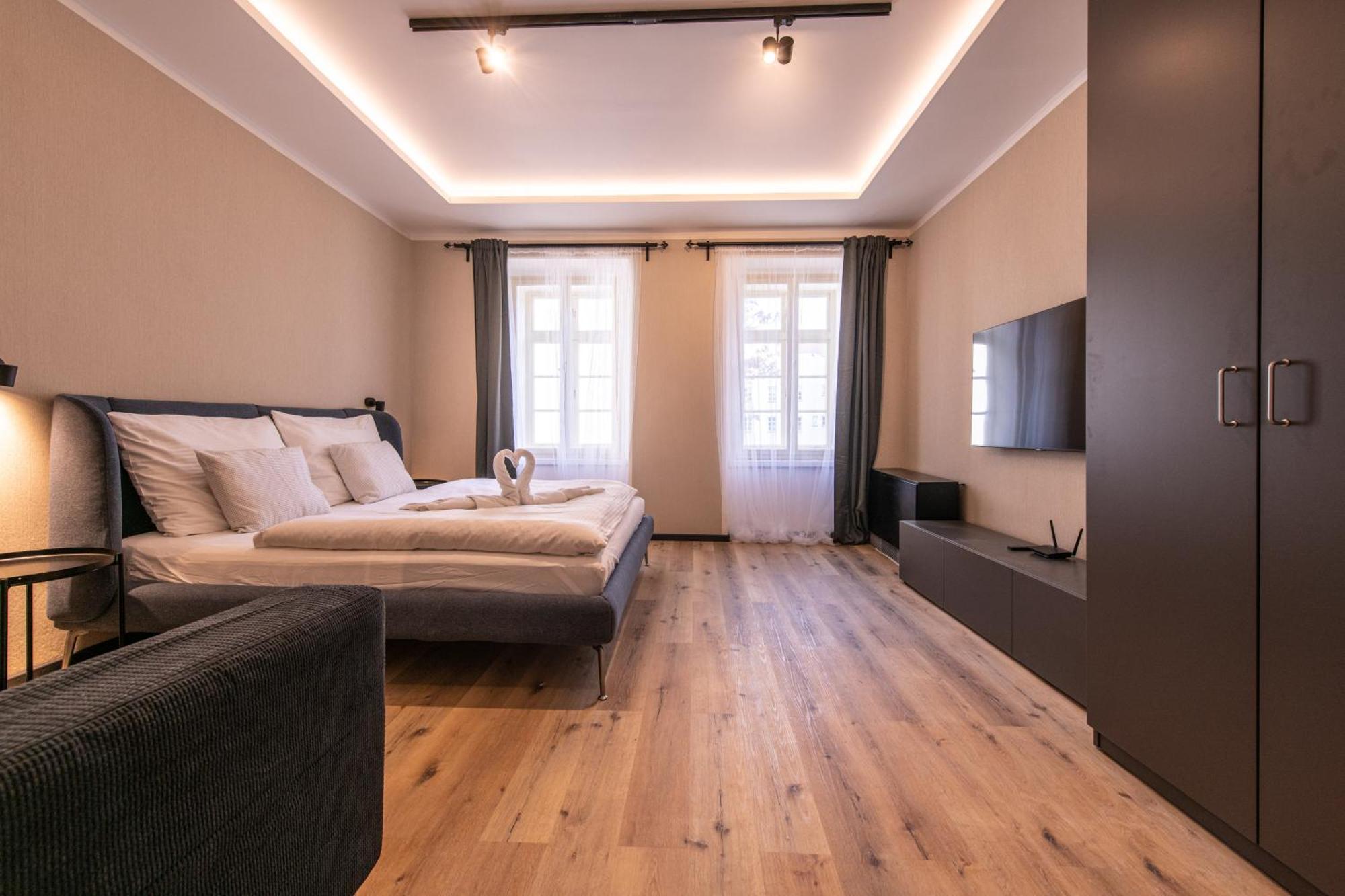 Prague Locals Monastery Apartments エクステリア 写真